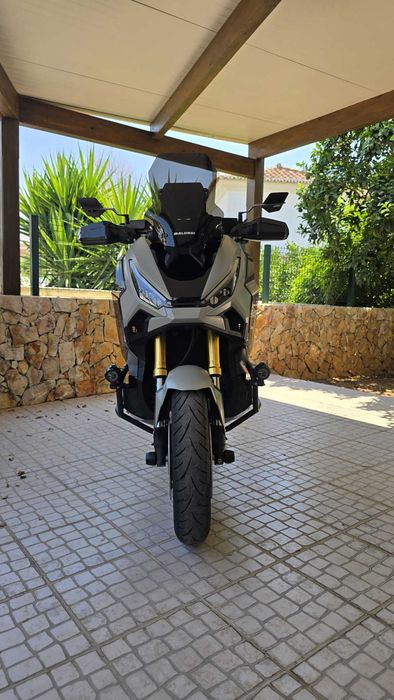 Honda X-ADV 750 Modelo 2025 (04/2025) – Full Extras | SC Project | Top Case GIVI | Impecável