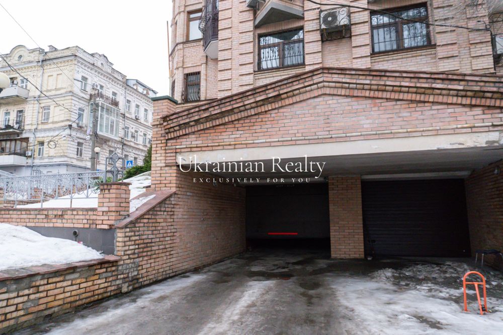 Продаж паркомісця в закритому паркінгу по вул. Кудрявська, 13–19