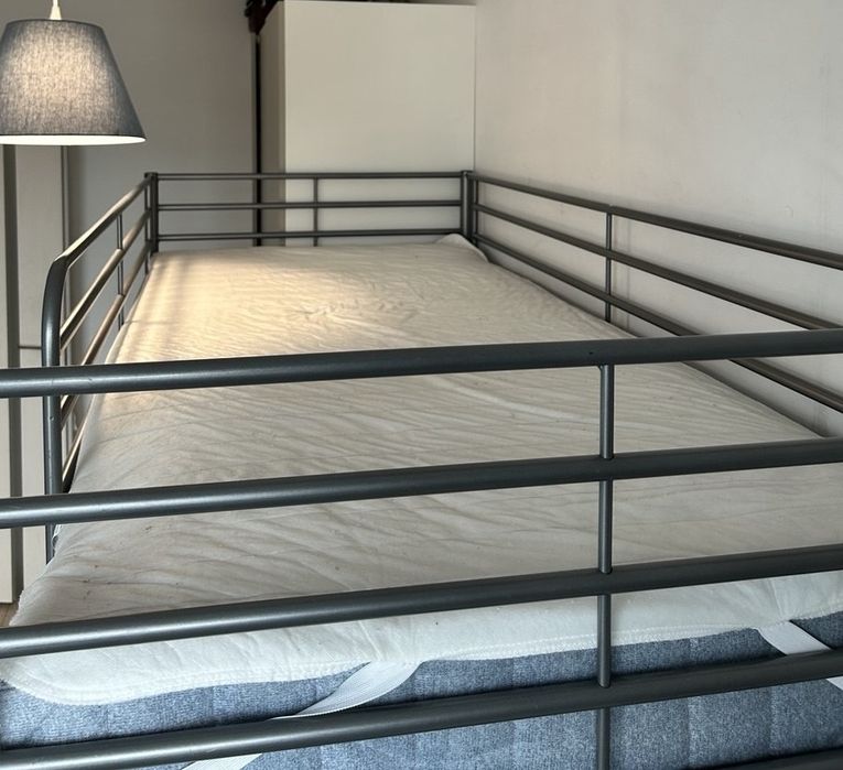 Lóżko Svärta Ikea