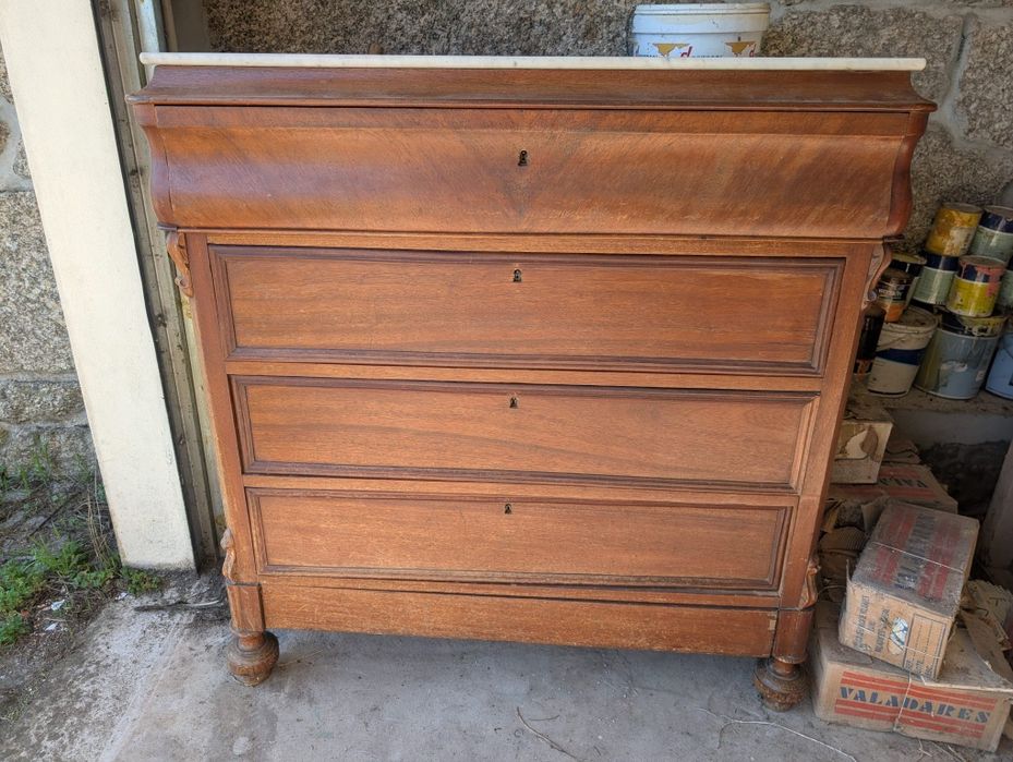 Cómoda com pedra marmore