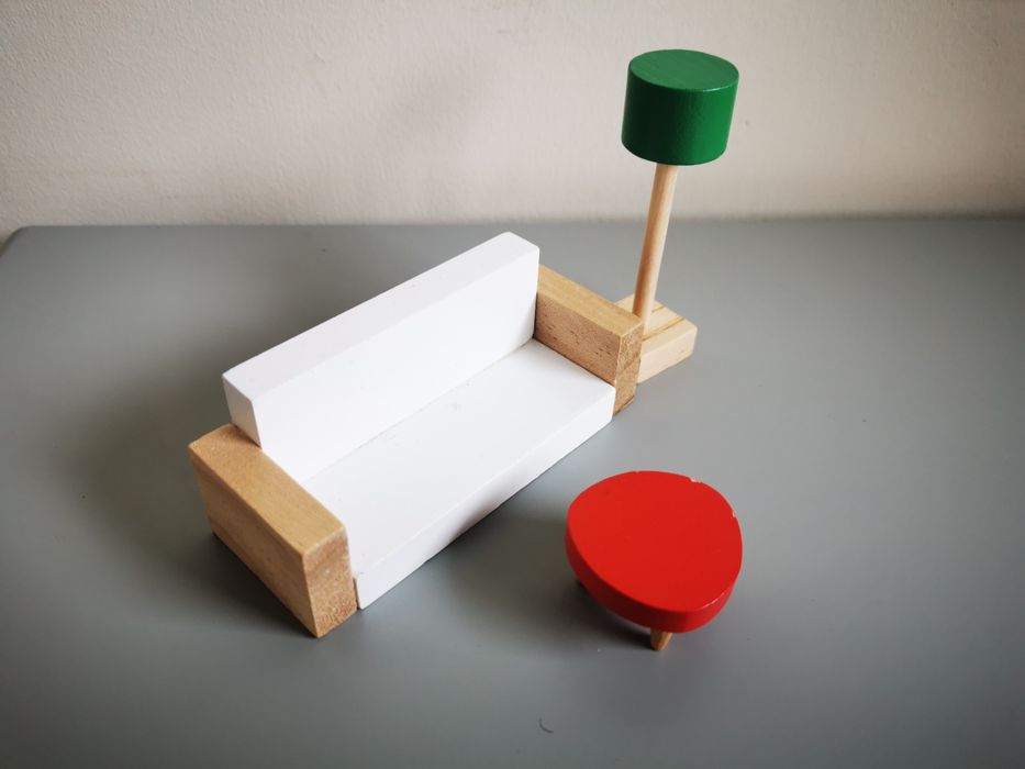 Brinquedos miniatura em madeira para casa de bonecas