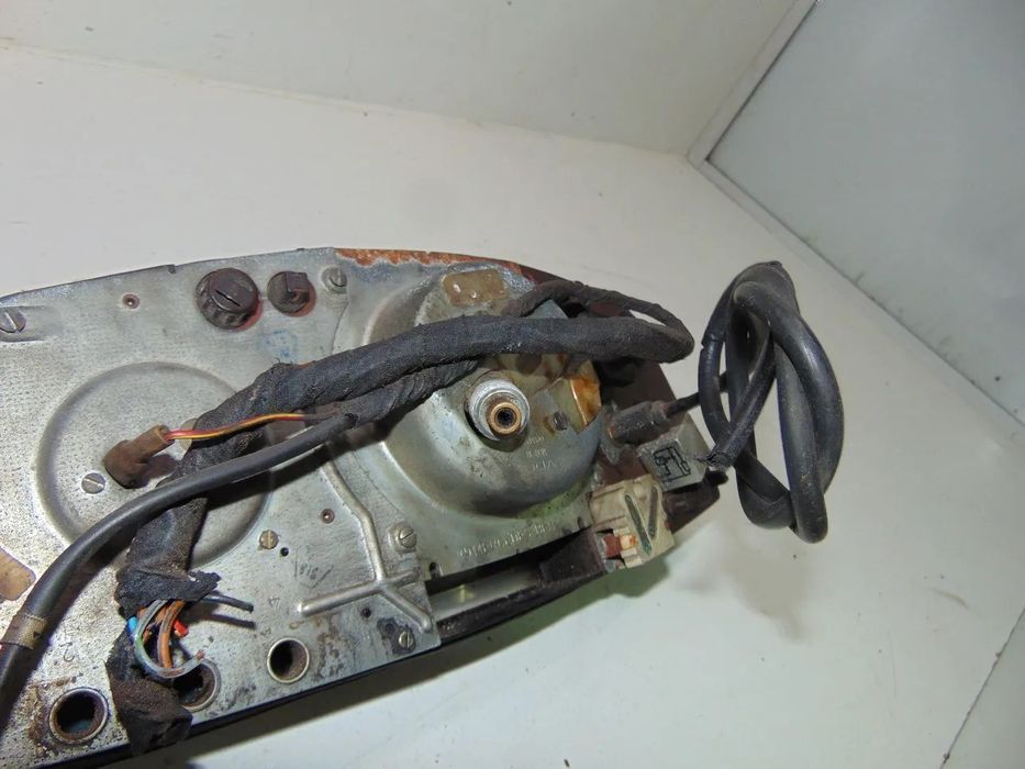 Mercedes W123 conta kilómetros