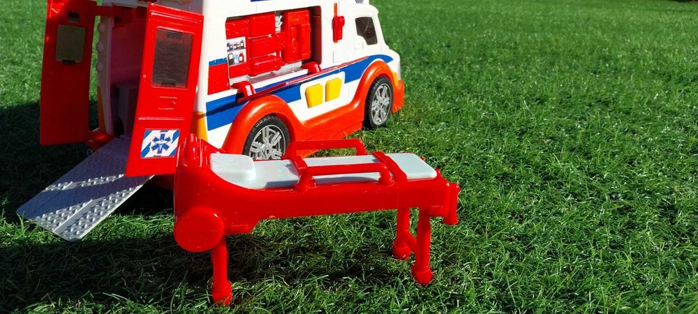 Ambulância e Casa da LOL