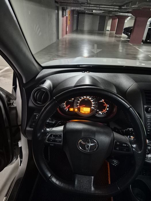 Toyota rav-4 в идеальном состоянии