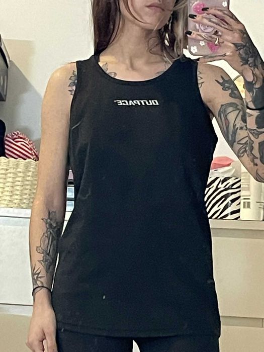 Top desportivo pouco uso preto.