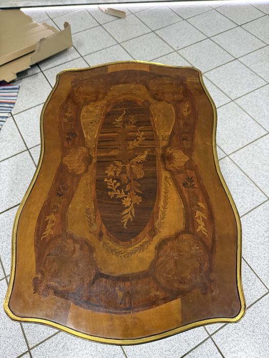 Mesa consola clássica em madeira com marchetaria e bronzes