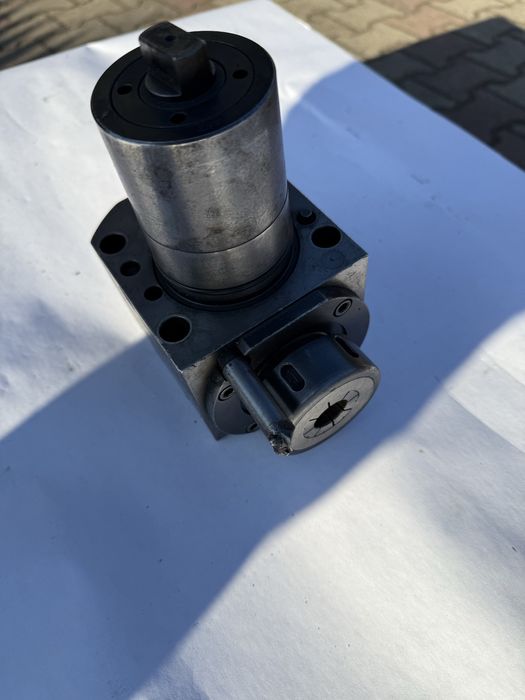 Głowica napędzana kątowa 90° CNC live tool z tuleją 20 mm