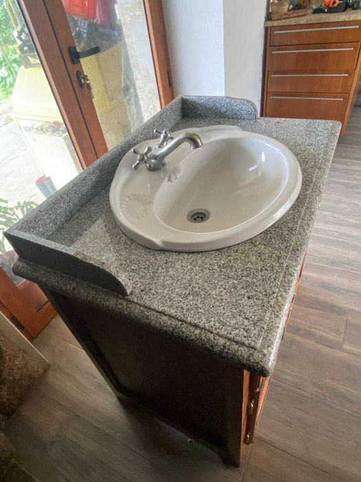 Lavatório WC com pedra de granito (sanitana)