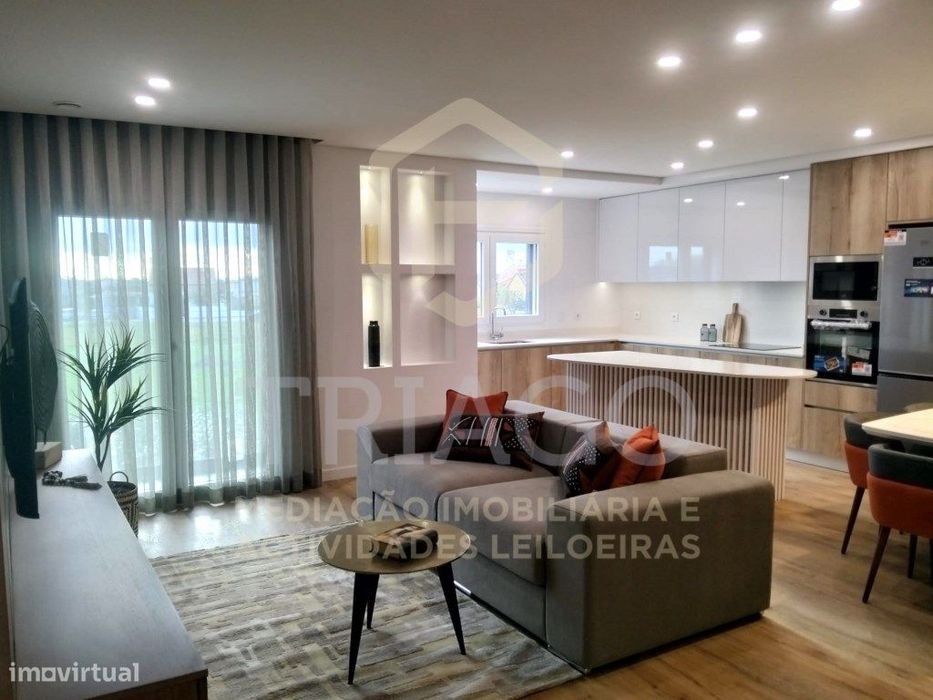 Apartamento T3 NOVO com Logradouro
