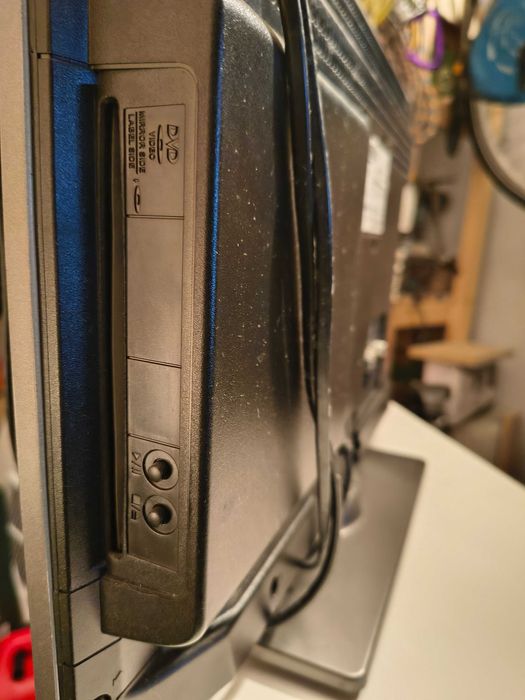 Telewizor LCD Sharp 22" DVD LC-22DS240E