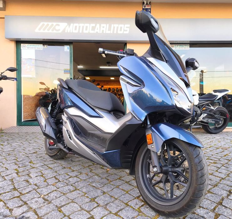 Honda Forza 300 ABS maxi scooter
