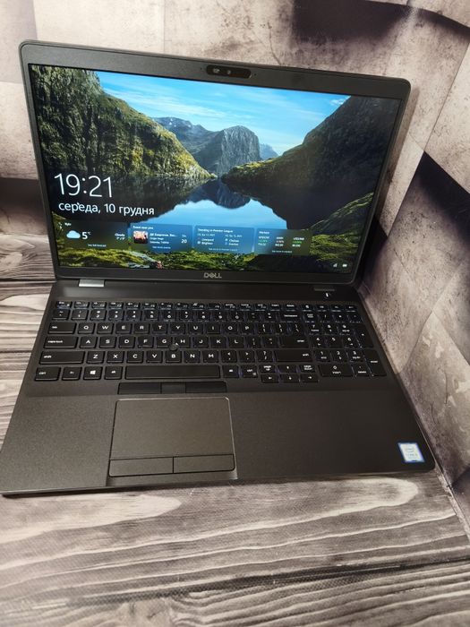 .Dell 5500 15.6 FHD IPS I5 8265 16 ram 256 SSD Excellent Bat ноутбуки