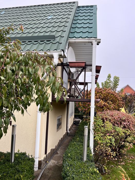 Продаж будинку  з басейном в місті Буча