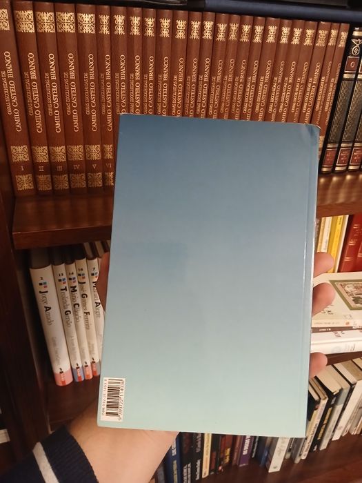 Um rio chamado tempo uma casa chamada terra  - Mia Conto