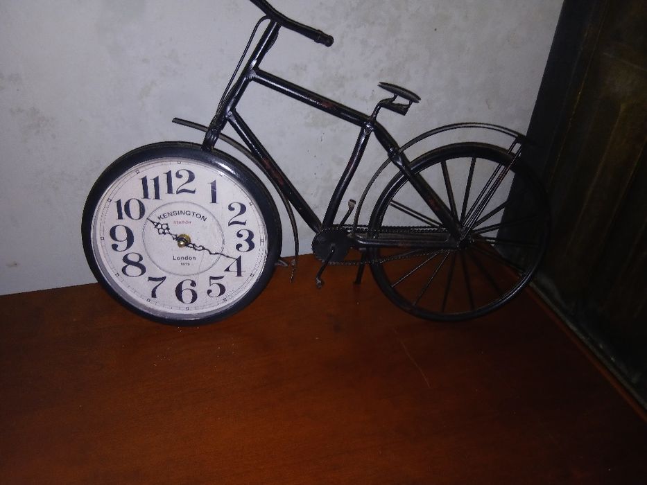 Bicicleta com relógios  por 10 €