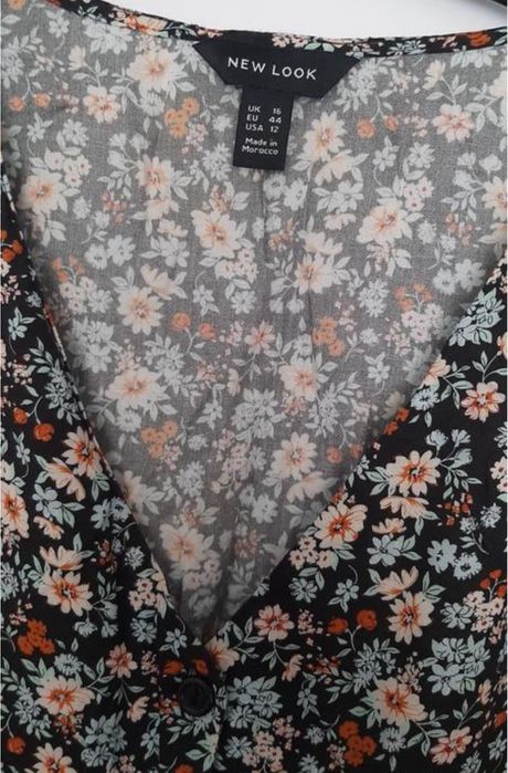 Топ з баскою на гудзиках New Look