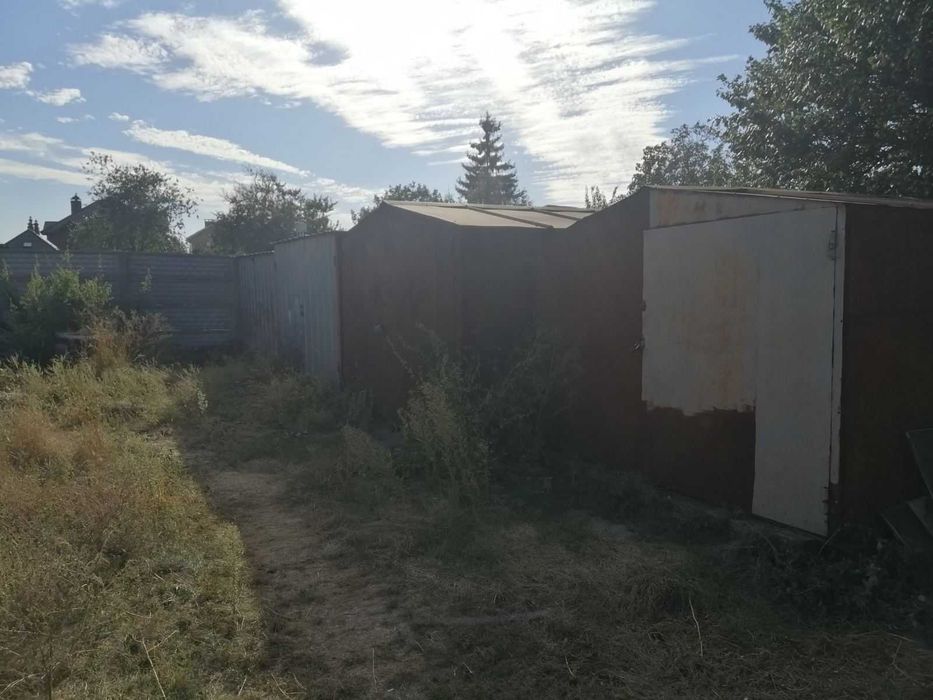 Сдам в г.Киеве в аренду металлический гараж под склад на Троещине Деснянский рн в частном секторе.