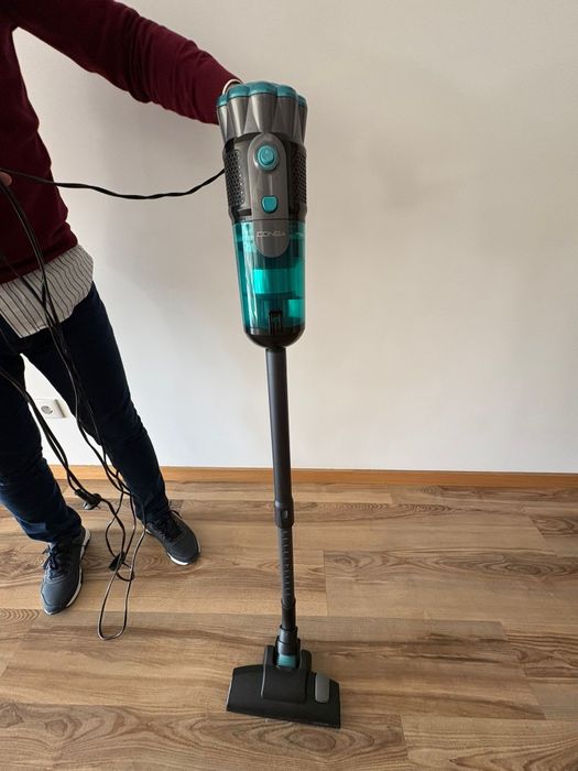 Aspirador vertical como novo