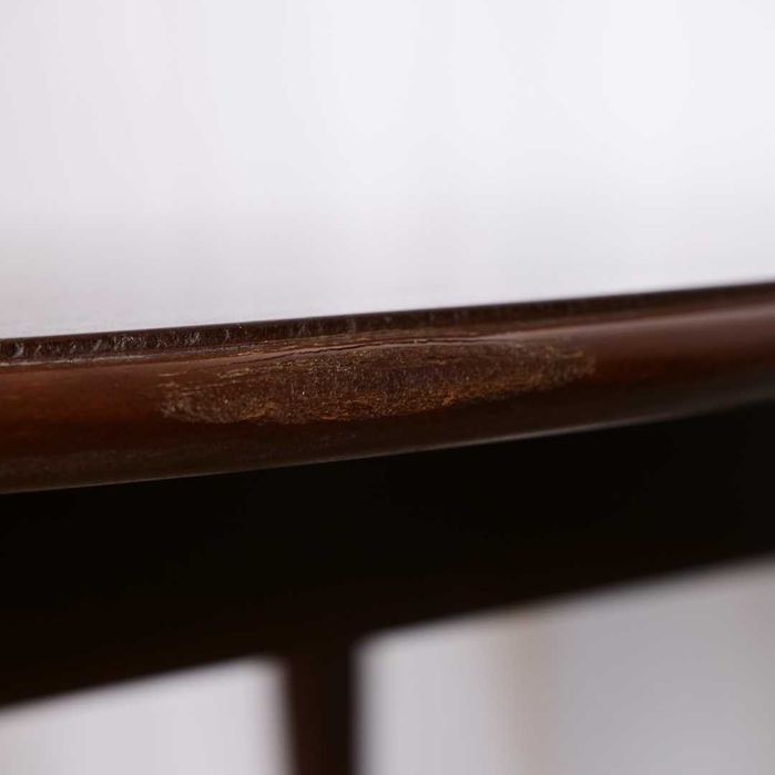 Mesa em mogno com embutidos