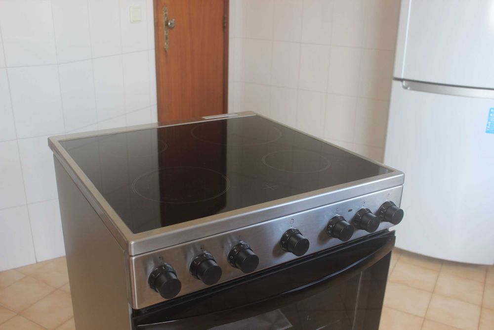 Fogão Eletrico Indesit IS67V5PHX/E