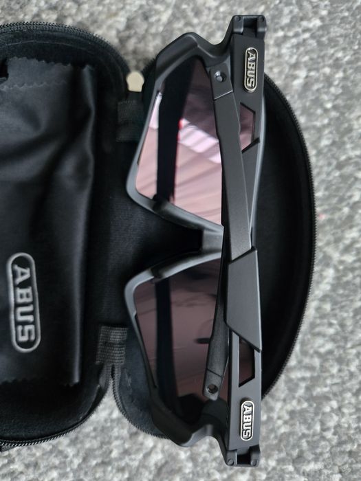 Abus Okulary Sportowe Rowerowe Polaryzacja +4 Szkła Wymienne z Etui