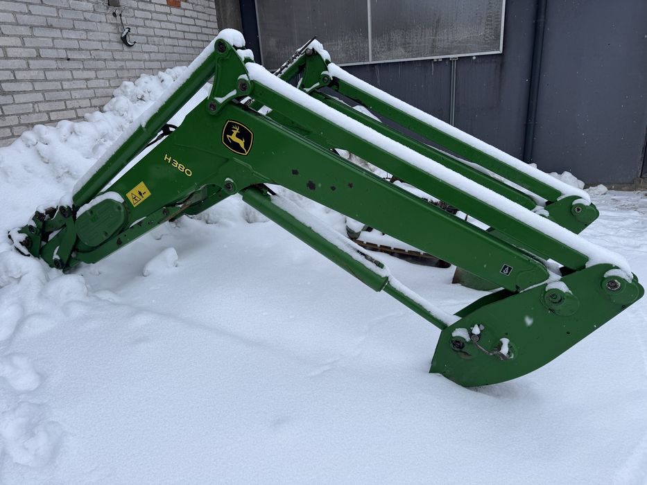 Ładowacz czołowy John Deere H380 z adaptacja