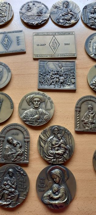 30 medalhas comemorativas