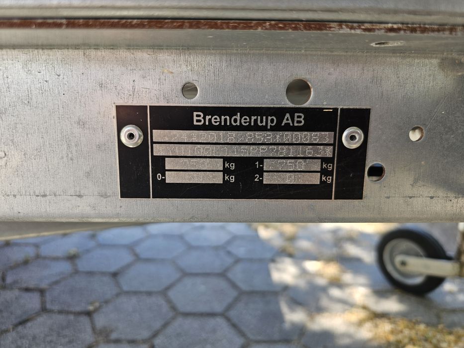 Atrelado fechado