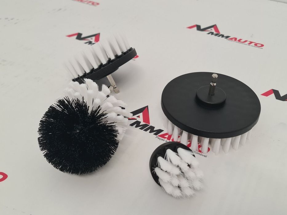 Conjunto 4 Escovas de Limpeza Berbequim