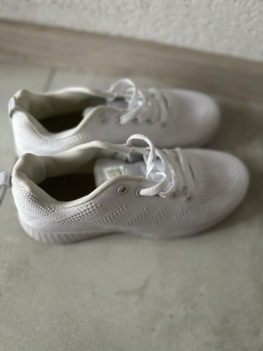 Białe buty sportowe rozmiar 36