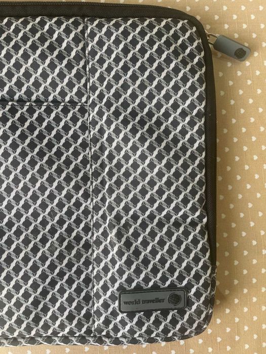 Etui na laptopa z grubego materiału