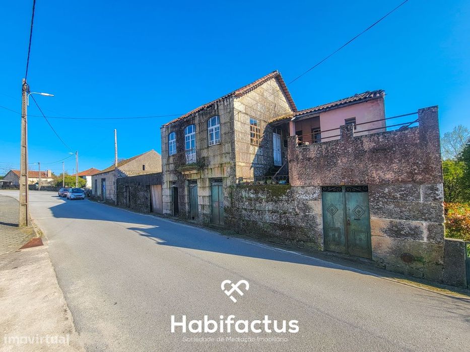 Moradia Isolada T3, para reconstrução com terraço e terreno de 1.828 m