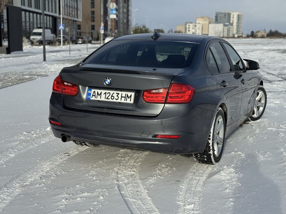 BMW F30 320i.