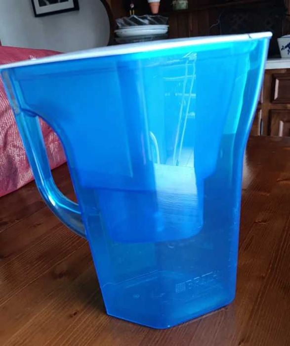 Jarro de água "Brita" azul e branco
