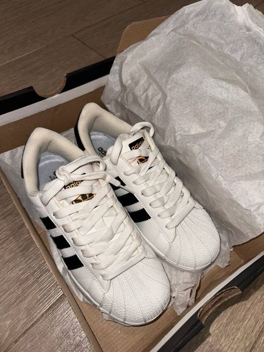 Продам женские Adidas SuperStar