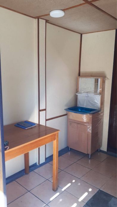 Будиночок з гаражем для човна на причалі № 2