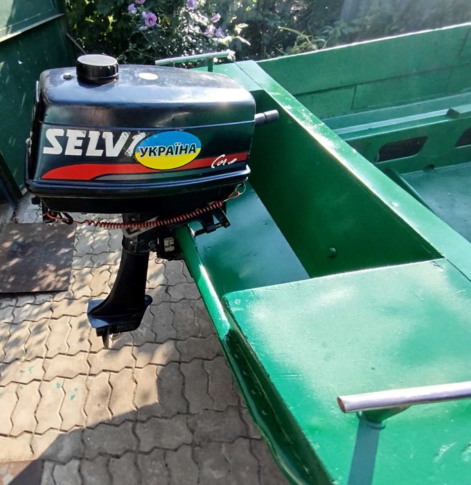 Продам гребную лодку Ерш