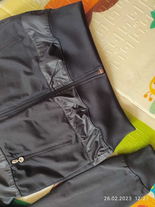 Спортивний жіночий костюм