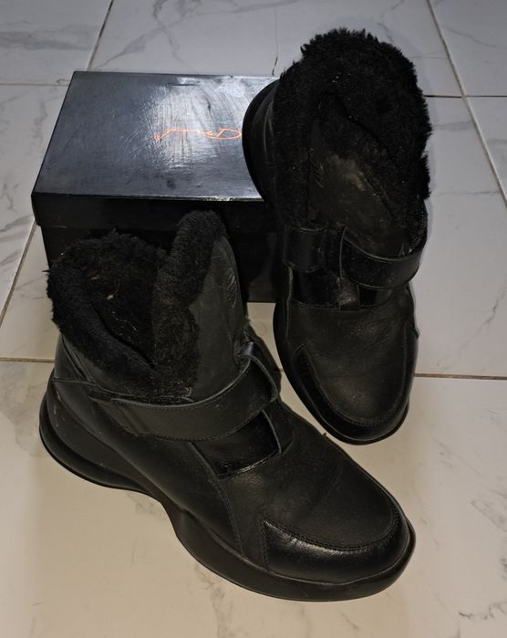 Зимние кожаные ботинки.