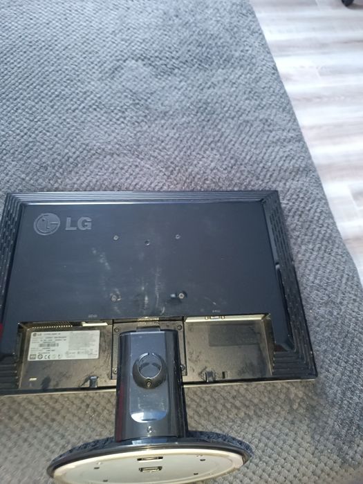 Монітор до комп'ютера