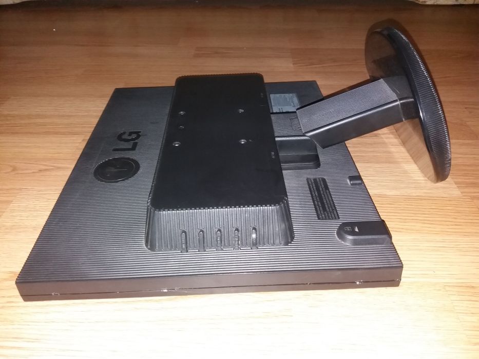 Монітор LG Flatron L1953S

Монітор LG:
Діагональ - 19 дюймів
Cерія - L