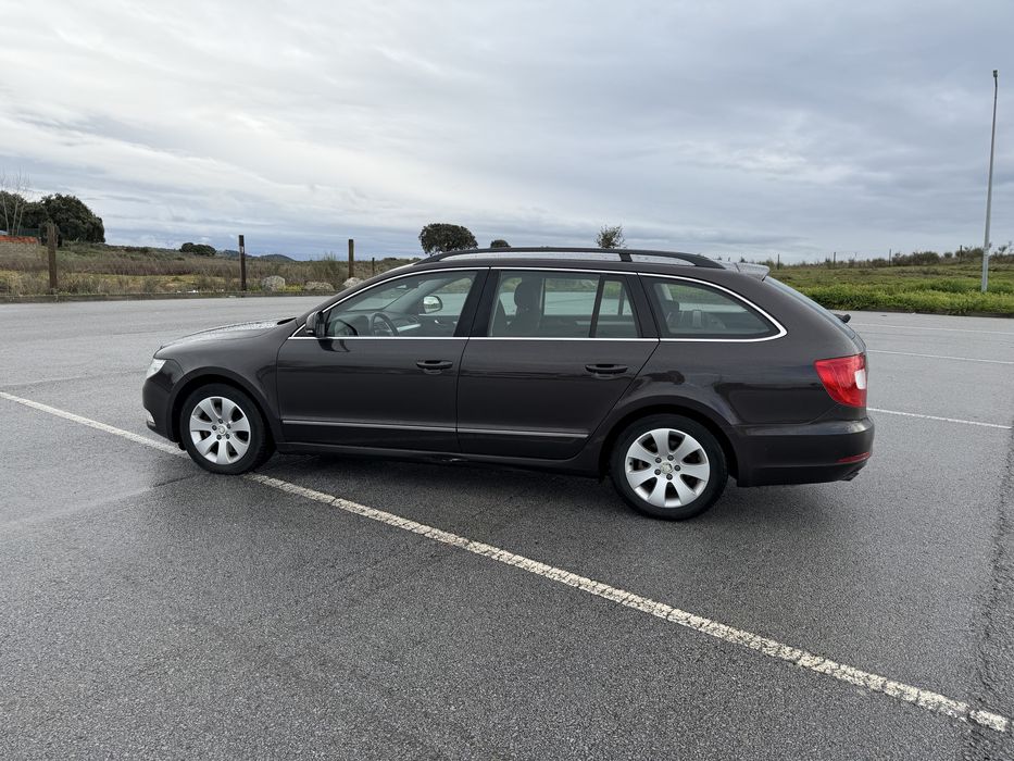 SKODA SUPERB SW 118000 kms 2011 1 registo