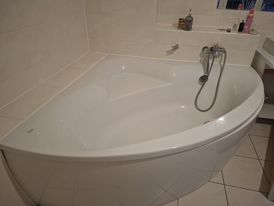 Dużą wanna narożna KOŁO