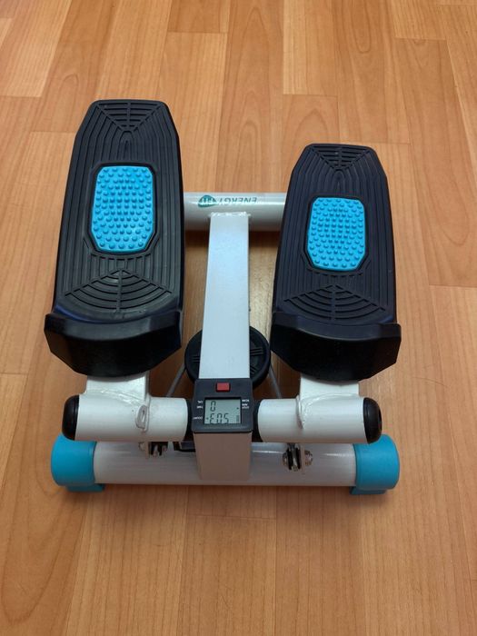 Компактний степпер Energy Fit для домашніх тренувань.