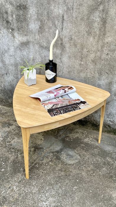 Retro-Style Guitar Pick Side Table64740813708546121