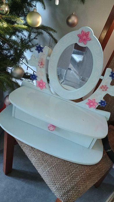 Mini toaletka z kusterkiem