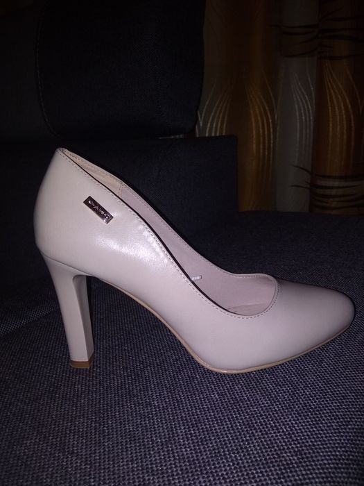 Buty damskie na koturnach