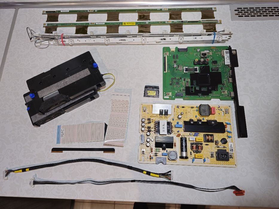 części do telewizora SAMSUNG UE55TU8002K