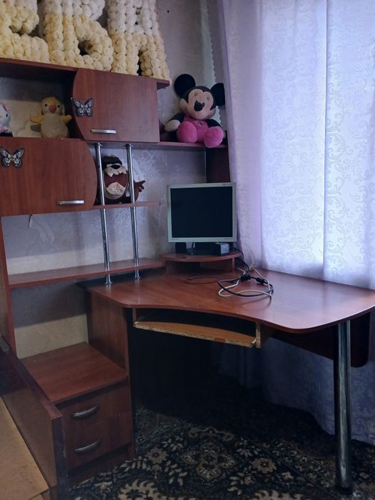 Продам компьютерный стол
