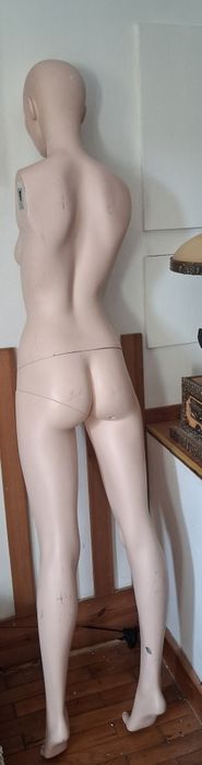 Manequim feminino 190cm sem braços e base